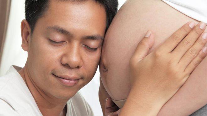 Alcohol en el embarazo: hombres también deben dejar de beber antes de la concepción, según estudio