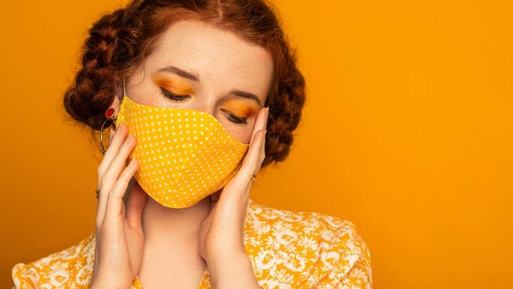 Cómo protegerse del ‘maskné’ y otras lesiones de la piel por el uso prolongado de la mascarilla