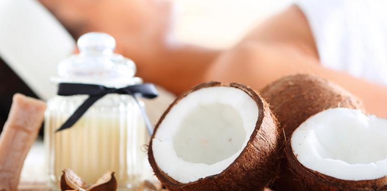 Beneficios de comer coco en todas sus formas