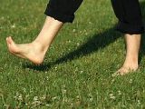 Earthing o grounding, caminar descalzo para reconectar